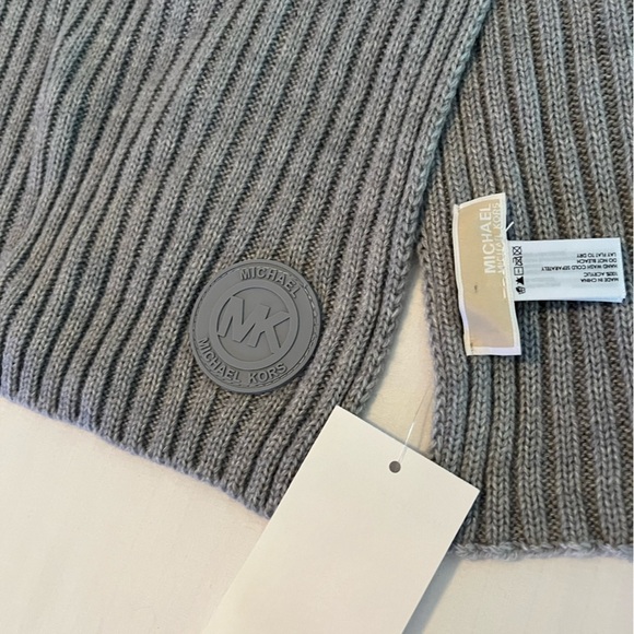 Michael Kors Scarf - Picture 5 of 7